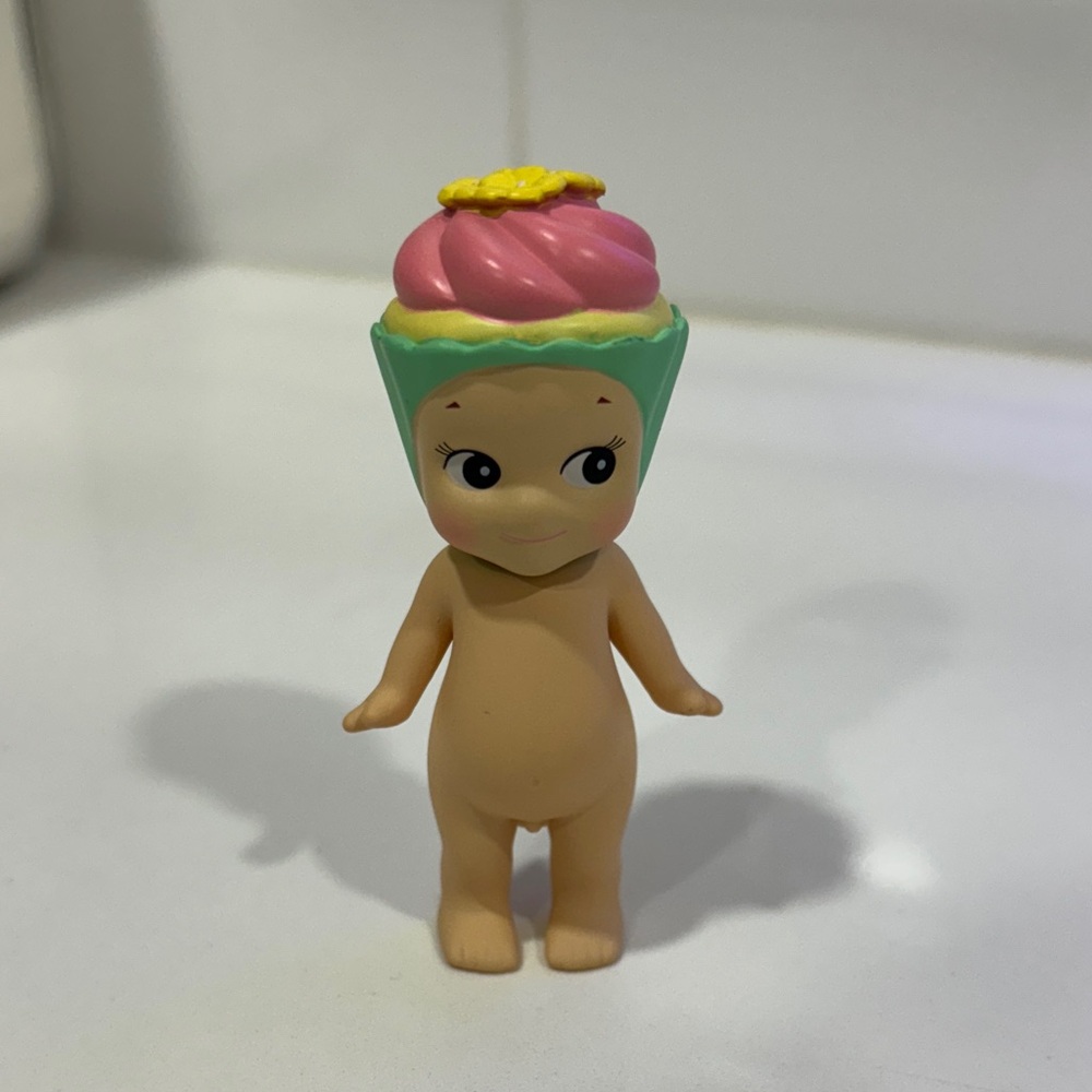 RESERVED Cupcake Sonny @juliaaatom